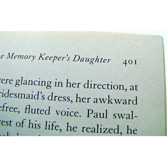The Memory Keeper's Daughter by Kim Edwards Fiction Paperback June 23, 2005 - Picture 5 of 6